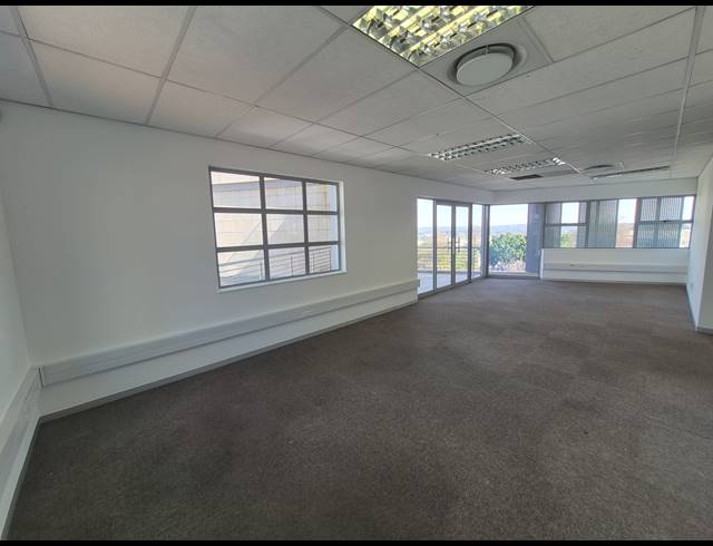 2,119M² OFFICE TO LET IN WOODMEAD